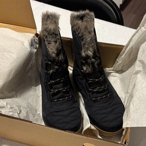 Women's Black Winter  Boots with Faux Fur Trim